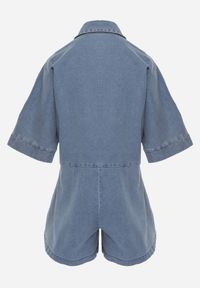 Born2be - Niebieski Krótki Kombinezon Jeansowy z Kołnierzykiem w Stylu Retro Aelixera. Okazja: na co dzień. Kolor: niebieski. Materiał: jeans. Długość: krótkie. Styl: retro #3