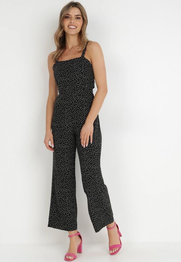 Born2be - Czarny Kombinezon Aereira. Okazja: na imprezę, na co dzień. Kolor: czarny. Długość rękawa: na ramiączkach. Długość: długie. Wzór: aplikacja, kropki. Sezon: lato. Styl: casual