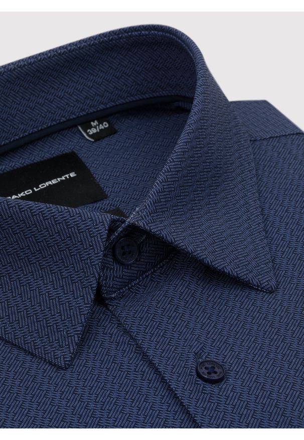 Pako Lorente - PAKO LORENTE – Granatowa dzianinowa koszula w jodełkę. Typ kołnierza: kołnierzyk klasyczny. Kolor: niebieski. Materiał: dzianina. Długość rękawa: długi rękaw. Długość: długie. Wzór: jodełka. Styl: klasyczny