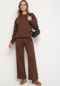 Born2be - Brązowy Bawełniany Komplet Dresowy Oversize z Ociepleniem Bluza i Spodnie Cantila. Kolor: brązowy. Materiał: dresówka, bawełna. Sport: turystyka piesza #3