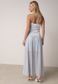 Born2be - Niebieska Sukienka z Wiązanym Dekoltem Typu Halter i Biżuteryjnymi Guzikami Raena. Okazja: na co dzień. Typ kołnierza: dekolt halter. Kolor: niebieski. Typ sukienki: proste. Styl: casual. Długość: midi #2