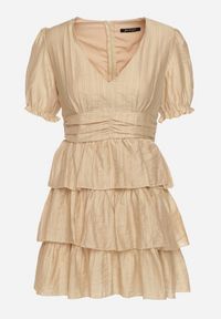 Born2be - Beżowa Sukienka o Rozkloszowanym Kroju z Bufiastymi Rękawami i Falbankami Elfea. Typ kołnierza: kołnierz z falbankami. Kolor: beżowy. Materiał: włókno. Styl: klasyczny #4