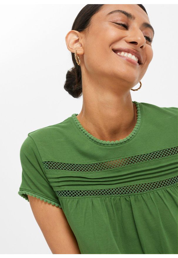bonprix - Bluzka bawełniana z koronką. Kolor: zielony. Materiał: bawełna, koronka. Długość rękawa: krótki rękaw. Długość: krótkie. Wzór: koronka
