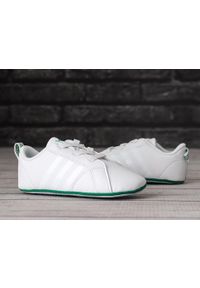 Buty dziecięce sportowe Adidas VS ADVANTAGE CRIB. Kolor: biały, zielony, wielokolorowy. Model: Adidas Advantage. Sport: turystyka piesza