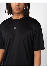 Fila T-Shirt "Ronchin" | FAM0281 | Mężczyzna | Czarny. Okazja: na co dzień. Kolor: czarny. Materiał: poliester. Styl: casual #4