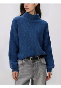 Reserved - Sweter z bufiastymi rękawami - granatowy. Kolor: niebieski. Materiał: dzianina, wełna