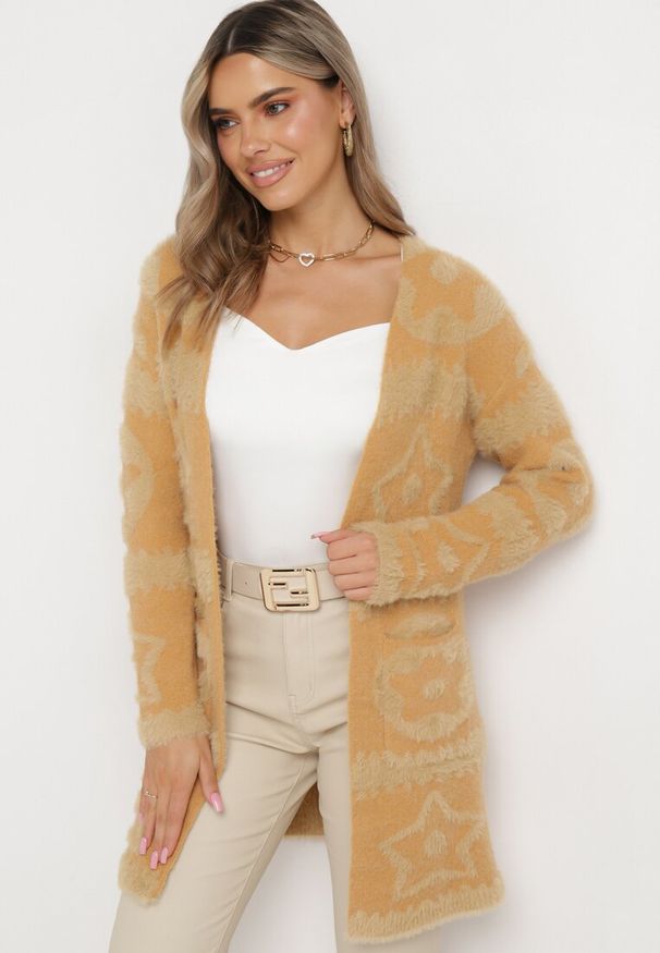 Born2be - Brązowy Niezapinany Kardigan z Dłuższym Włosiem Korrema. Kolor: brązowy. Materiał: dzianina. Długość: długie