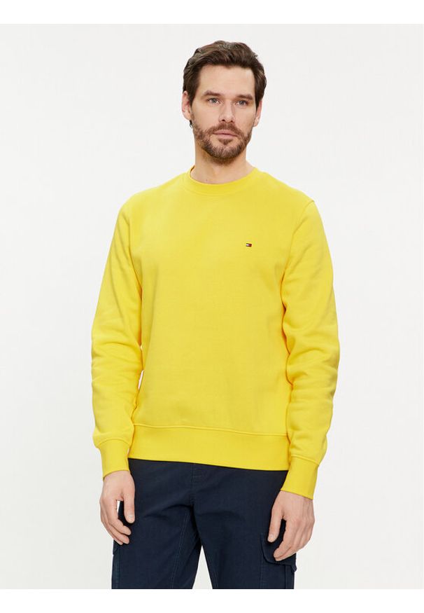 TOMMY HILFIGER - Tommy Hilfiger Bluza Flag Logo MW0MW32735 Żółty Regular Fit. Kolor: żółty. Materiał: bawełna