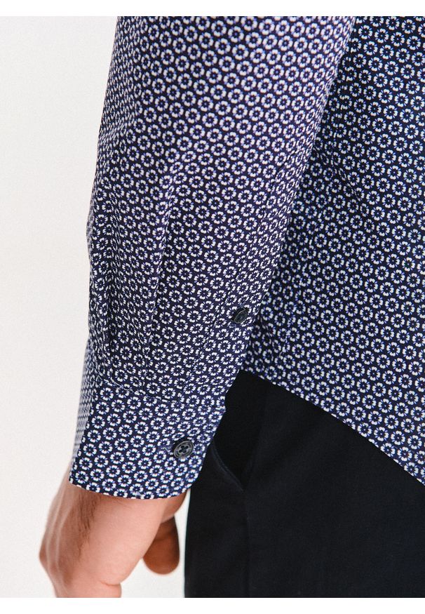 Pako Lorente - PAKO LORENTE – Granatowa koszula w kwiaty. Kolor: niebieski. Materiał: bawełna, elastan. Długość rękawa: długi rękaw. Długość: długie. Wzór: kwiaty