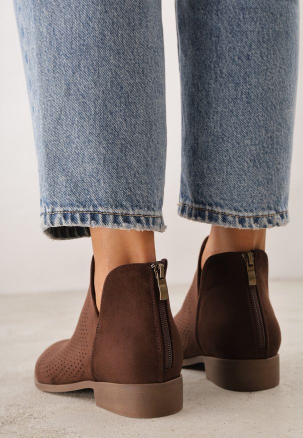 Born2be - Ciemnobrązowe Płaskie Botki Vices z Wycięciem Felilia. Okazja: na co dzień. Kolor: brązowy. Materiał: jeans. Styl: casual, elegancki