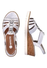 Komfortowe sandały damskie na koturnie wsuwane z gumkami Remonte R6264-80 srebrny. Zapięcie: bez zapięcia. Kolor: srebrny. Obcas: na koturnie