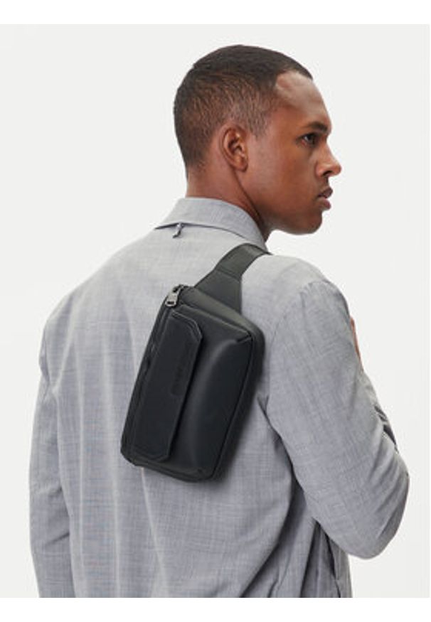 Armani Exchange Nerka XM001638 AF17090 UC001 Czarny. Kolor: czarny. Materiał: skóra