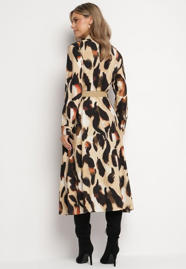 Born2be - Beżowa Koszulowa Sukienka Rozkloszowana w Abstrakcyjny Wzór z Plecionym Paskiem Miririda. Okazja: na co dzień. Typ kołnierza: dekolt w kształcie V. Kolor: beżowy. Materiał: wiskoza, jeans, materiał. Wzór: aplikacja. Typ sukienki: koszulowe. Styl: casual, elegancki