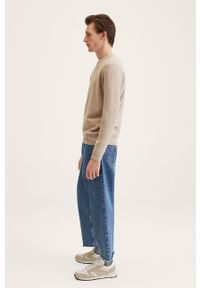 Mango Man Sweter męski kolor transparentny lekki. Okazja: na co dzień. Kolor: beżowy. Materiał: włókno. Długość rękawa: długi rękaw. Długość: długie. Styl: casual #4