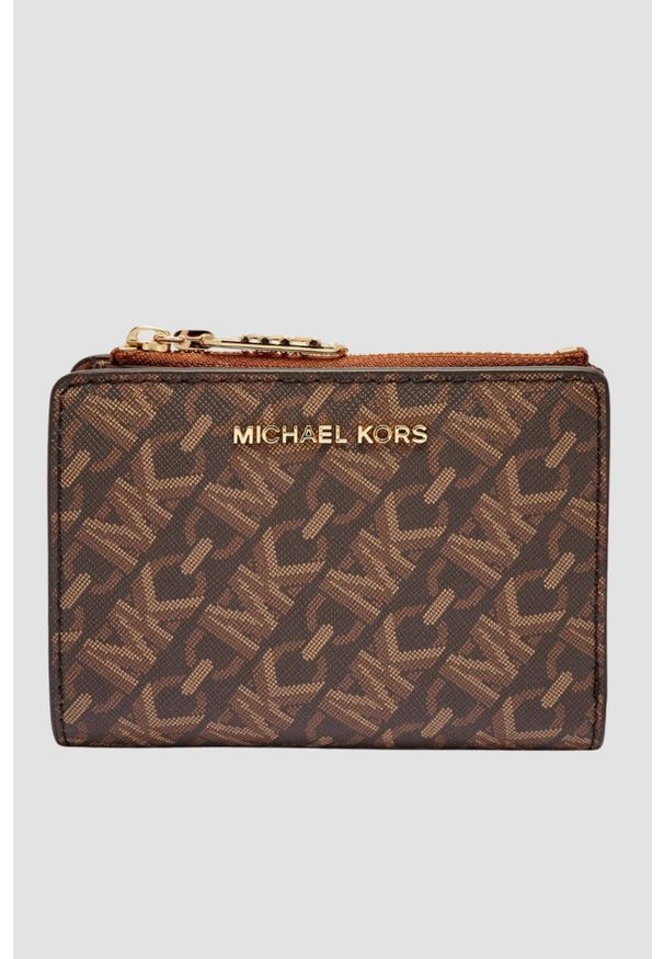 Michael Kors - MICHAEL KORS Brązowy portfel z monogramem. Kolor: brązowy. Materiał: skóra ekologiczna