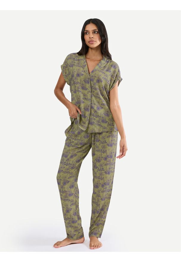 Triumph Piżama Boyfriend 10222611 Zielony Relaxed Fit. Kolor: zielony. Materiał: wiskoza