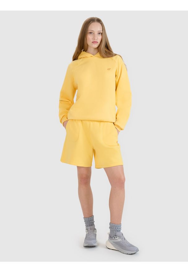 4f - 4F Spodenki dresowe uniseks - żółte S. Okazja: na co dzień. Kolor: żółty. Materiał: dresówka. Długość: krótkie. Wzór: gładki, ze splotem. Styl: casual, sportowy