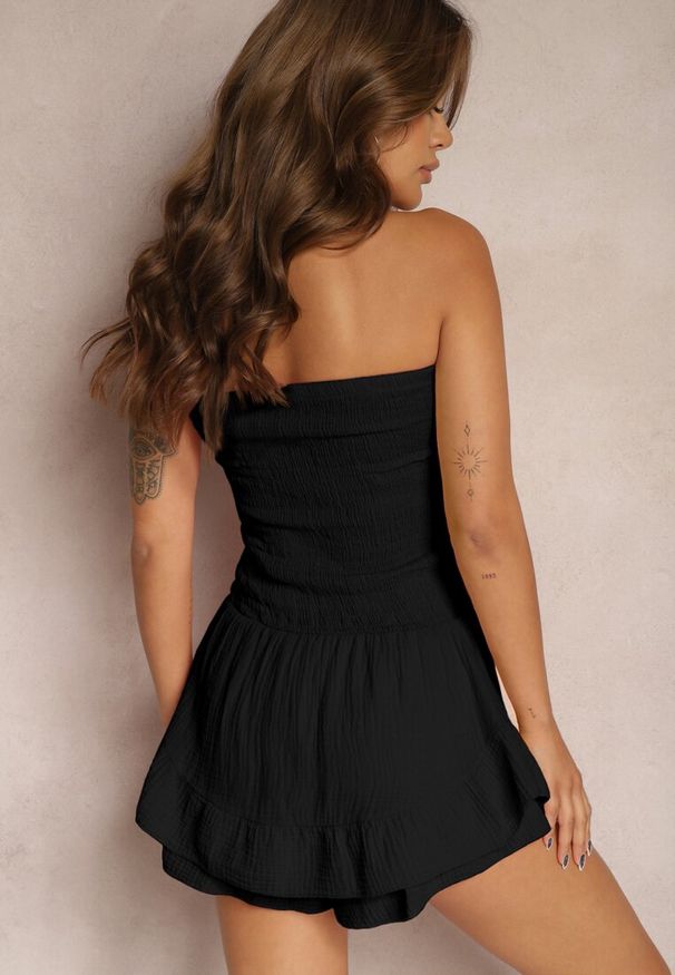 Renee - Czarny Bawełniany Kombinezon z Elastyczną Górą i Falbankami Palelia. Okazja: na co dzień. Kolor: czarny. Materiał: bawełna. Styl: casual