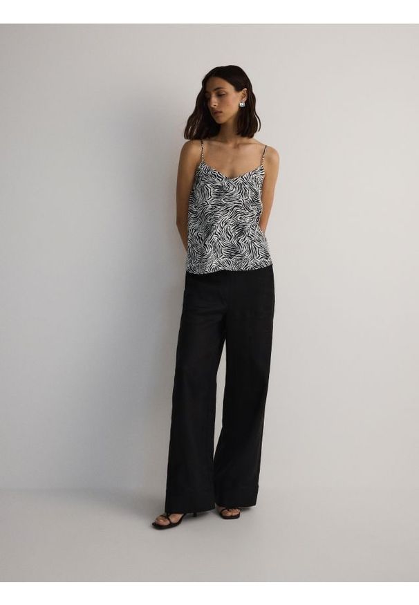 Reserved - Top w zwierzęcy wzór - wielobarwny. Materiał: wiskoza. Wzór: motyw zwierzęcy