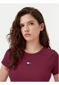Tommy Jeans T-Shirt Badge DW0DW17881 Bordowy Slim Fit. Kolor: czerwony. Materiał: bawełna #4