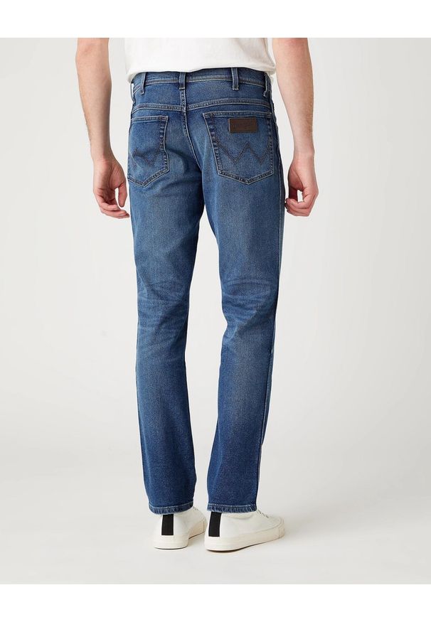 Wrangler - MĘSKIE SPODNIE JEANSOWE WRANGLER TEXAS SLIM THE GURU W12SU551H 112141159