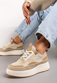 Born2be - Ciemnobeżowe Sneakersy na Platformie z Tweedową Wstawką Nanelwi. Kolor: beżowy. Wzór: aplikacja. Obcas: na platformie #2