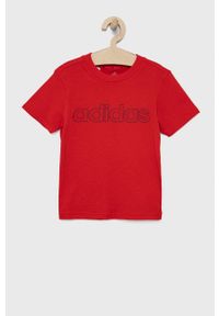 adidas Performance t-shirt bawełniany dziecięcy kolor czerwony z nadrukiem. Okazja: na co dzień. Kolor: czerwony. Materiał: bawełna. Wzór: nadruk. Styl: casual