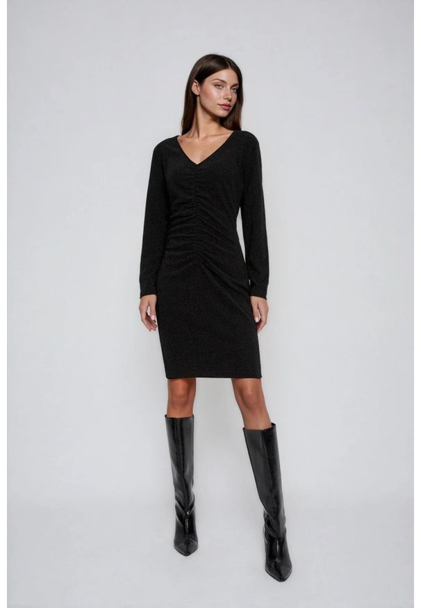 MOODO - Dopasowana sukienka czarna. Kolor: czarny. Materiał: poliester, elastan