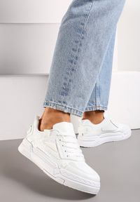 Renee - Białe Sznurowane Sneakersy z Ekoskóry z Ozdobnymi Wstawkami Ravana. Kolor: biały