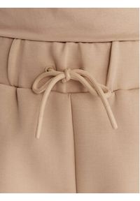 Guess Szorty sportowe V3GD13 KB3P2 Beżowy Regular Fit. Kolor: beżowy. Materiał: bawełna #2