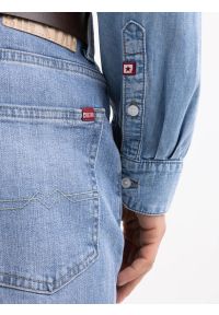 Big-Star - Koszula męska z imitacji jeansu niebieska Jason 147. Okazja: na co dzień. Kolor: niebieski. Materiał: jeans. Wzór: haft. Sezon: lato. Styl: klasyczny, casual