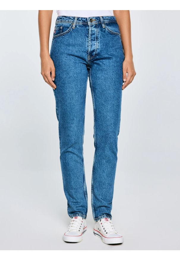 Big-Star - Jeansy damskie z kolekcji Authentic niebieskie Authentic 400. Kolor: niebieski. Wzór: aplikacja, haft. Sezon: lato. Styl: sportowy, elegancki, vintage, klasyczny