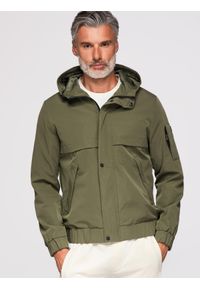 Ombre Clothing - Męska funkcjonalna kurtka przejściowa z kapturem – oliwkowa V2 - Rozmiar: M. Okazja: na co dzień. Typ kołnierza: kaptur. Kolor: oliwkowy. Materiał: tkanina, materiał, poliester. Wzór: gładki. Styl: casual #1