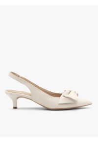 Ryłko - Kremowe czółenka damskie slingback na kaczuszce. Kolor: beżowy. Materiał: skóra. Obcas: na szpilce. Styl: street, klasyczny, elegancki. Wysokość obcasa: średni #1