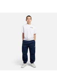 Koszulka dziecięca New Balance LAKB0295BWE – biała. Kolor: biały. Materiał: bawełna, materiał. Długość rękawa: krótki rękaw. Długość: krótkie. Wzór: aplikacja, napisy #5