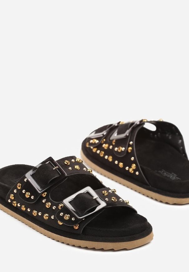 Born2be - Czarne Klapki z Klamrami i Ozdobnymi Aplikacjami Ellinae. Okazja: na co dzień. Kolor: czarny. Wzór: aplikacja. Styl: elegancki, casual