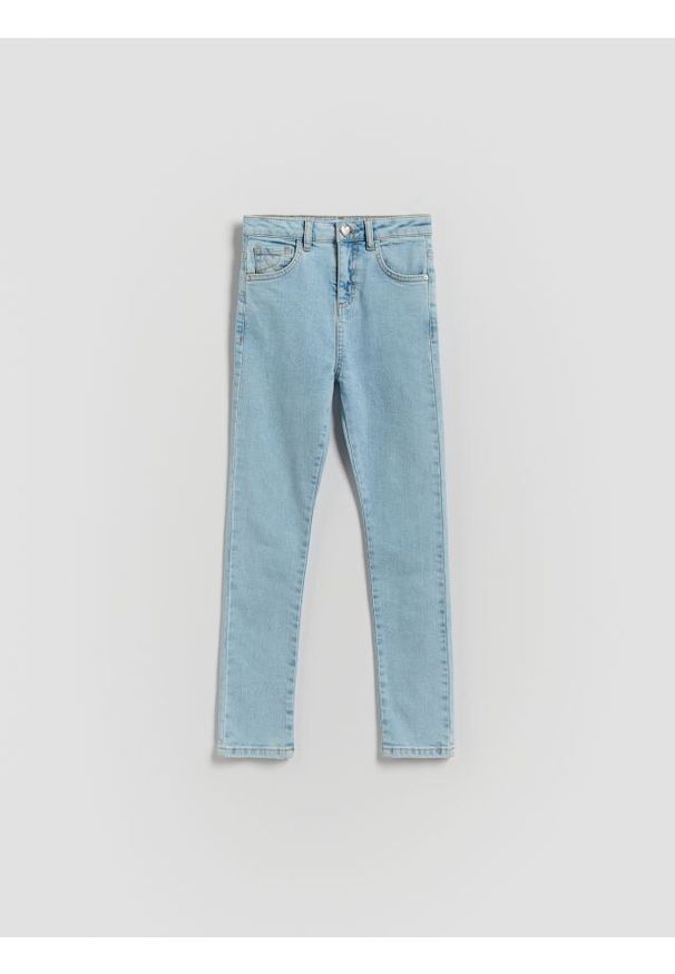 Reserved - Jeansy slim fit z guzikiem w serce - niebieski. Kolor: niebieski