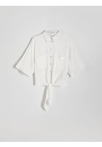 Reserved - Krótka koszula z wiązaniem - złamana biel. Materiał: tkanina, wiskoza. Długość: krótkie. Wzór: gładki
