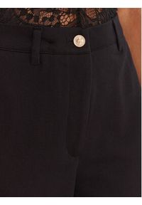 Guess Spodnie materiałowe W5YB66 KCMU2 Czarny Regular Fit. Kolor: czarny. Materiał: syntetyk #5