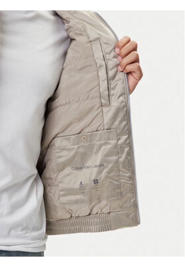 Calvin Klein Jeans Kurtka bomber Harrington LV04RC516G Beżowy Regular Fit. Kolor: beżowy. Materiał: syntetyk