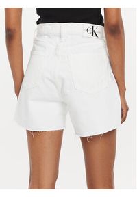 Calvin Klein Jeans Szorty jeansowe J20J222811 Biały Mom Fit. Kolor: biały. Materiał: bawełna