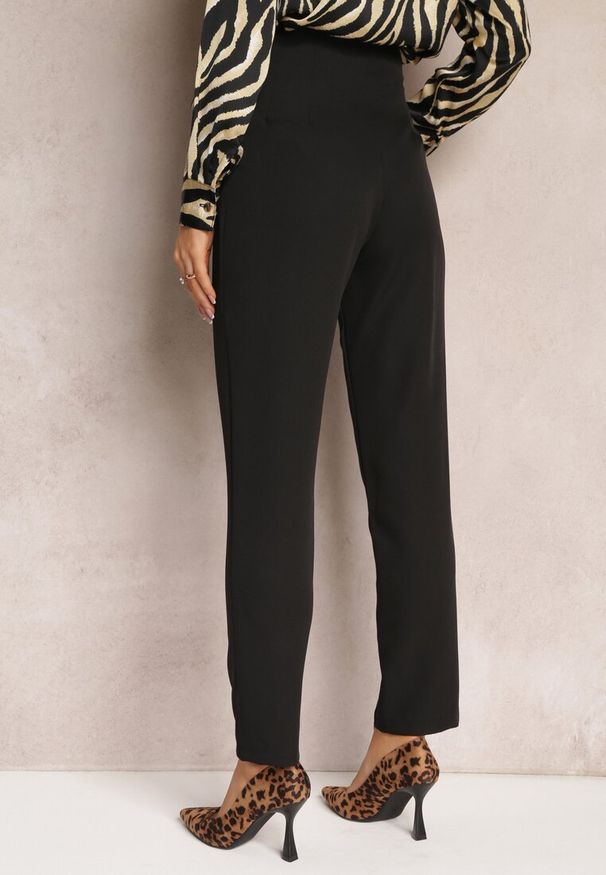 Renee - Czarne Spodnie Cygaretki High Waist Molfi. Okazja: do pracy, na spotkanie biznesowe. Stan: podwyższony. Kolor: czarny. Materiał: jedwab. Wzór: aplikacja, bez wzorów. Styl: elegancki, wizytowy, biznesowy