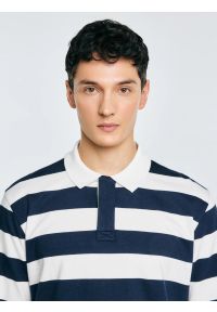 Big-Star - Koszulka męska polo z długim rękawem w pasy granatowo-białe Miker 100. Okazja: na co dzień. Typ kołnierza: polo. Kolor: biały. Materiał: skóra, bawełna. Długość rękawa: długi rękaw. Długość: długie. Wzór: ze splotem, paski. Styl: sportowy, klasyczny, casual, elegancki #2