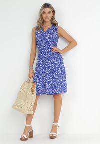 Born2be - Granatowa Sukienka z Wiskozy Marszczoną Gumką w Pasie i Kopertowym Dekoltem Nivih. Kolor: niebieski. Materiał: wiskoza. Długość rękawa: bez rękawów. Typ sukienki: kopertowe #5