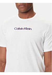 Calvin Klein Jeans T-Shirt Glitched Logo LV04RC858G Biały Regular Fit. Kolor: biały. Materiał: bawełna #5