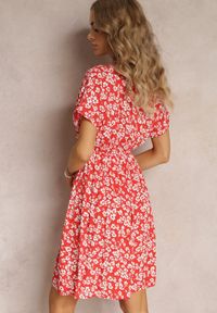 Renee - Czerwona Wiskozowa Mini Sukienka w Kwiatowy Print z Gumką w Pasie Frolia. Kolor: czerwony. Materiał: wiskoza. Wzór: kwiaty, nadruk. Długość: mini #4