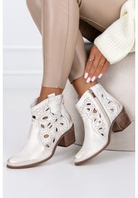 Casu - Złote botki skórzane damskie ażurowe na na niskim obcasie produkt polski casu 3170-2. Zapięcie: zamek. Kolor: złoty. Materiał: skóra. Szerokość cholewki: normalna. Wzór: ażurowy. Obcas: na obcasie. Styl: elegancki, klasyczny, boho. Wysokość obcasa: niski #2