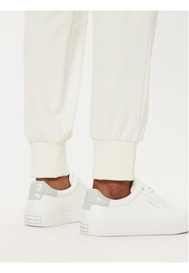 Liu Jo Spodnie dresowe TA5043 JS182 Écru Regular Fit. Kolor: kremowy. Materiał: wiskoza