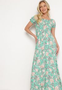 Born2be - Zielona Rozkloszowana Sukienka w Kwiaty z Marszczonym Dekoltem Disteria. Okazja: na co dzień. Kolor: zielony. Materiał: jeans. Wzór: kwiaty. Sezon: lato, wiosna. Styl: casual, elegancki, vintage #4