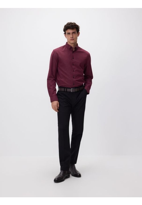 Reserved - Bawełniana koszula regular fit - bordowy. Kolor: czerwony. Materiał: bawełna